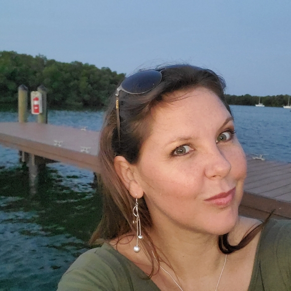 Meet your Posher, Sylvia - Picture 1 of 1